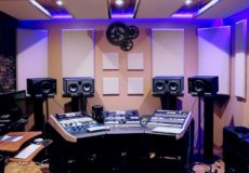 Als-Schlagzeuger-im-Tonstudio-1024×558