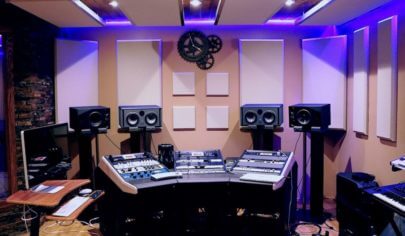 Als-Schlagzeuger-im-Tonstudio-1024×558